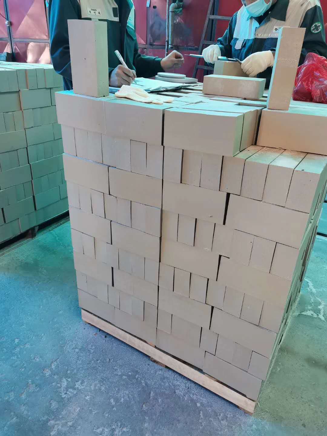 65厚耐酸磚今年處于一直是缺貨狀態(tài)，而且價(jià)格高，那么為什么會(huì)出現(xiàn)這種情況